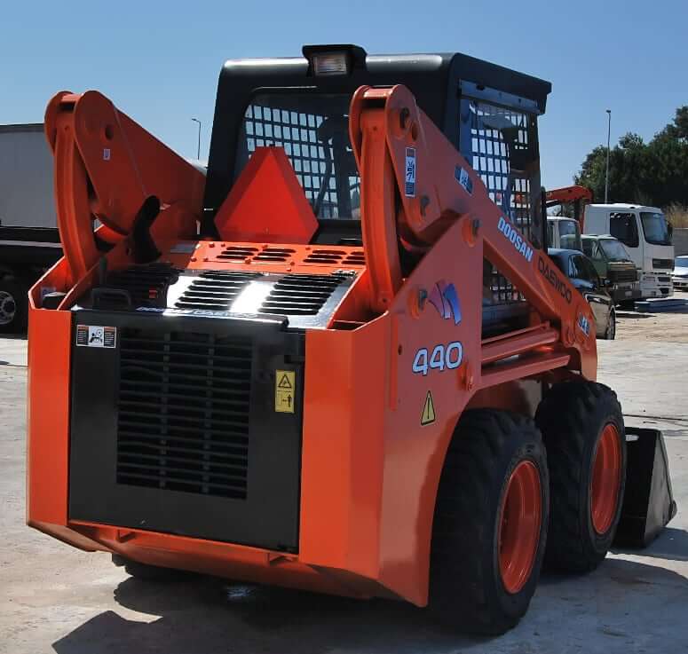 ТТХ мини-погрузчика Doosan 440 Plus