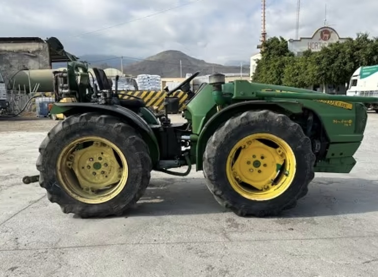 John Deere 70A Milenio трактор